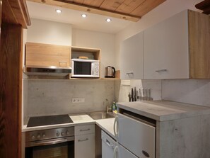 頂級公寓, 3 間臥室, 庭院, 湖畔 | 私人廚房 | 電冰箱、微波爐、爐台、義式濃縮咖啡機