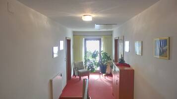 Apartment, 3 Schlafzimmer, Küche, Seeblick | Zimmersafe, Babybetten, kostenloses WLAN