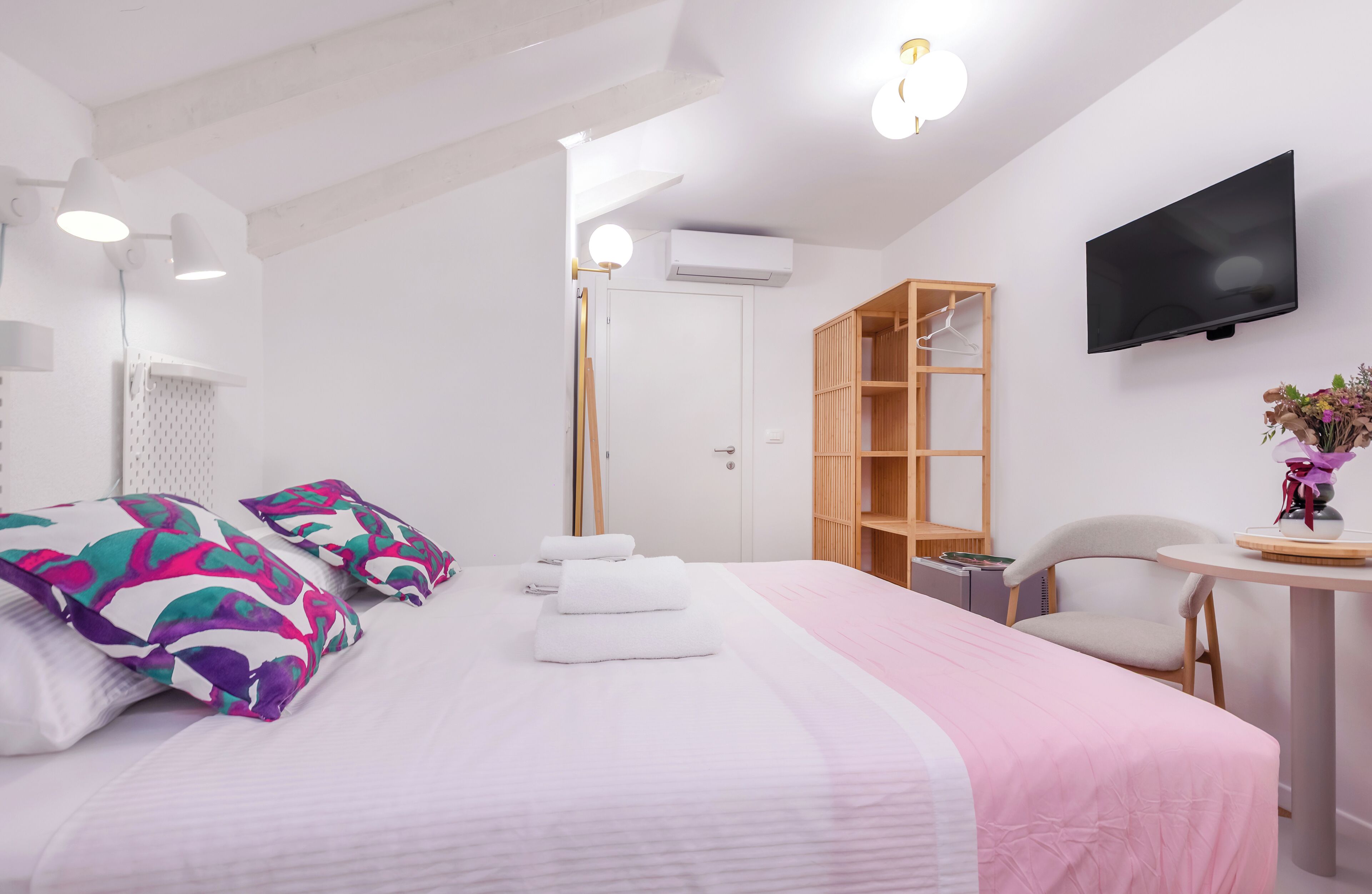 Habitación doble Deluxe, vista a la ciudad | Ropa de cama de alta calidad, insonorización y wifi gratis 