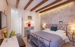 舒適雙人房 | 高級寢具、書桌、隔音、免費 Wi-Fi