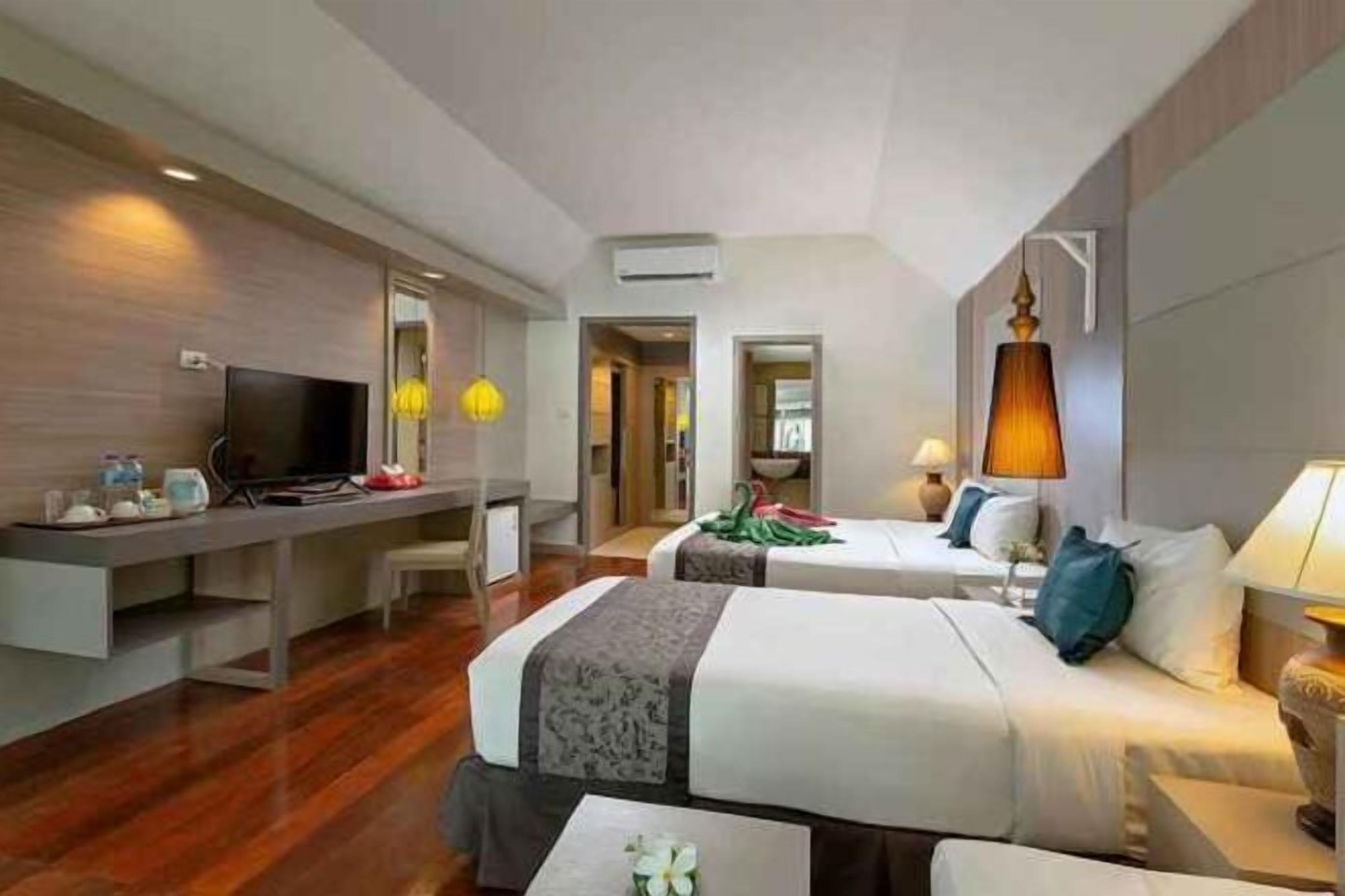 In-room safe, desk, laptop workspace, blackout drapes