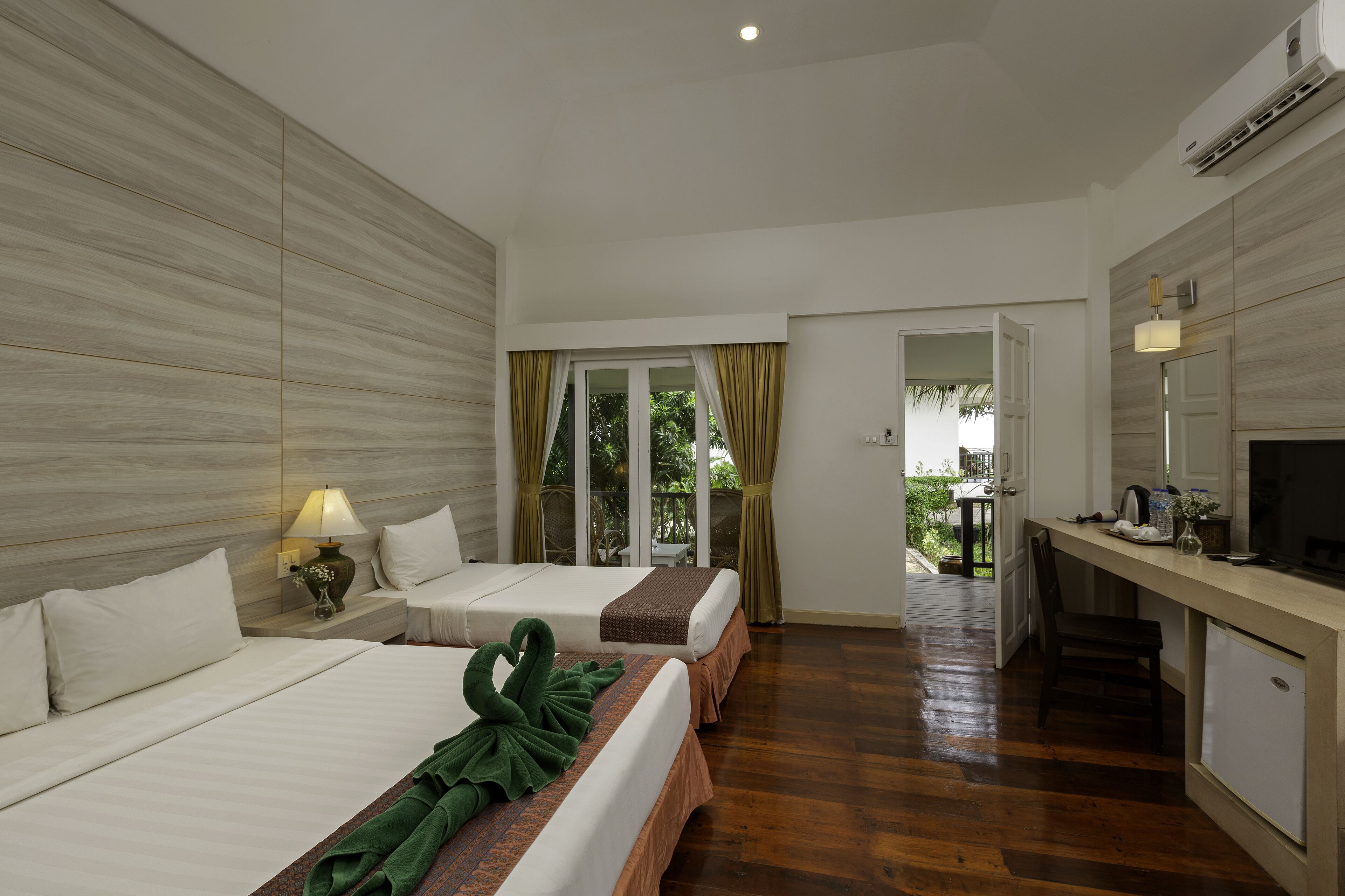 superior double or twin room | 1 bedroom, in-room safe, desk, laptop workspace