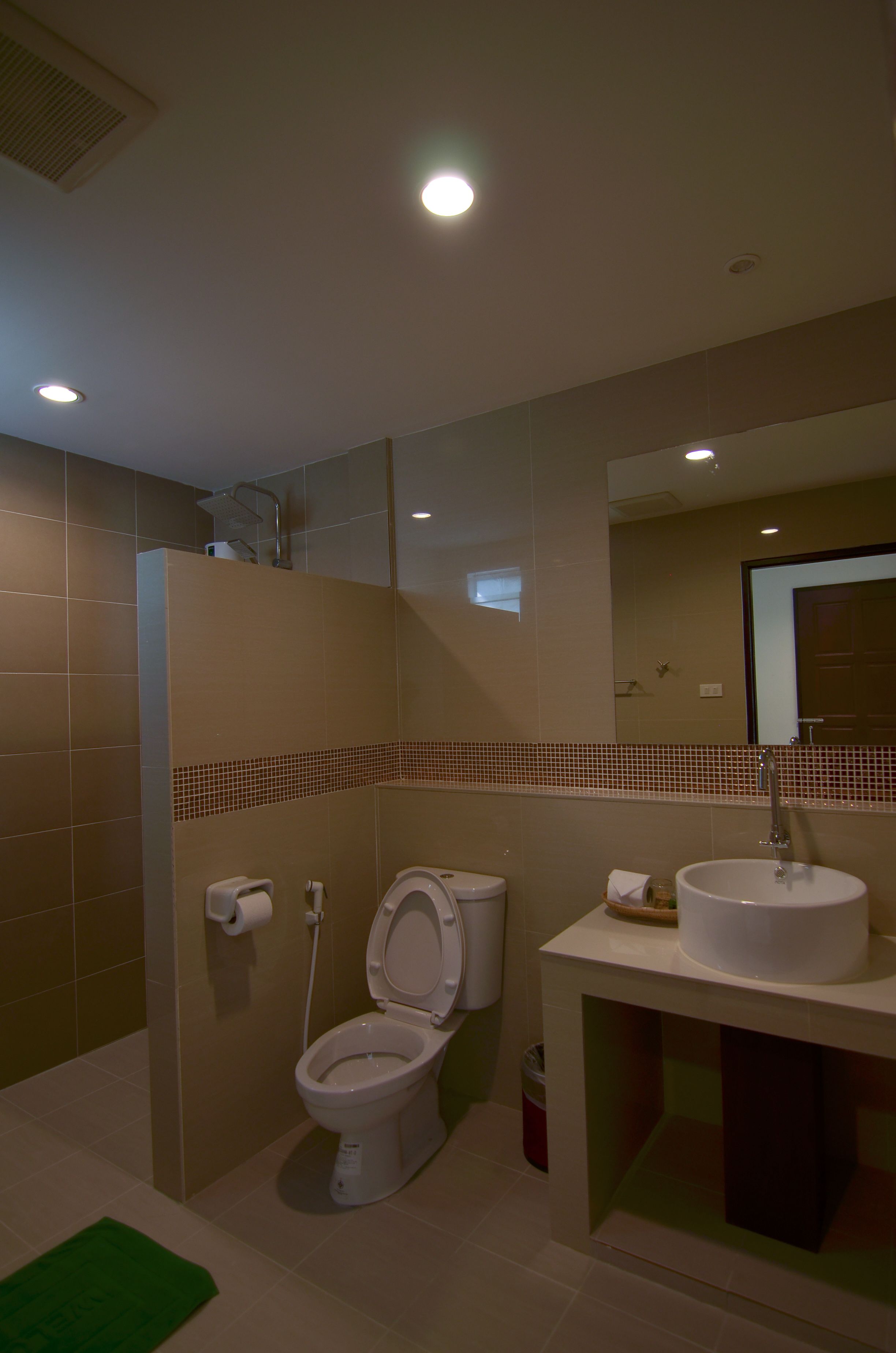 superior double or twin room | bathroom | shower, free toiletries, towels