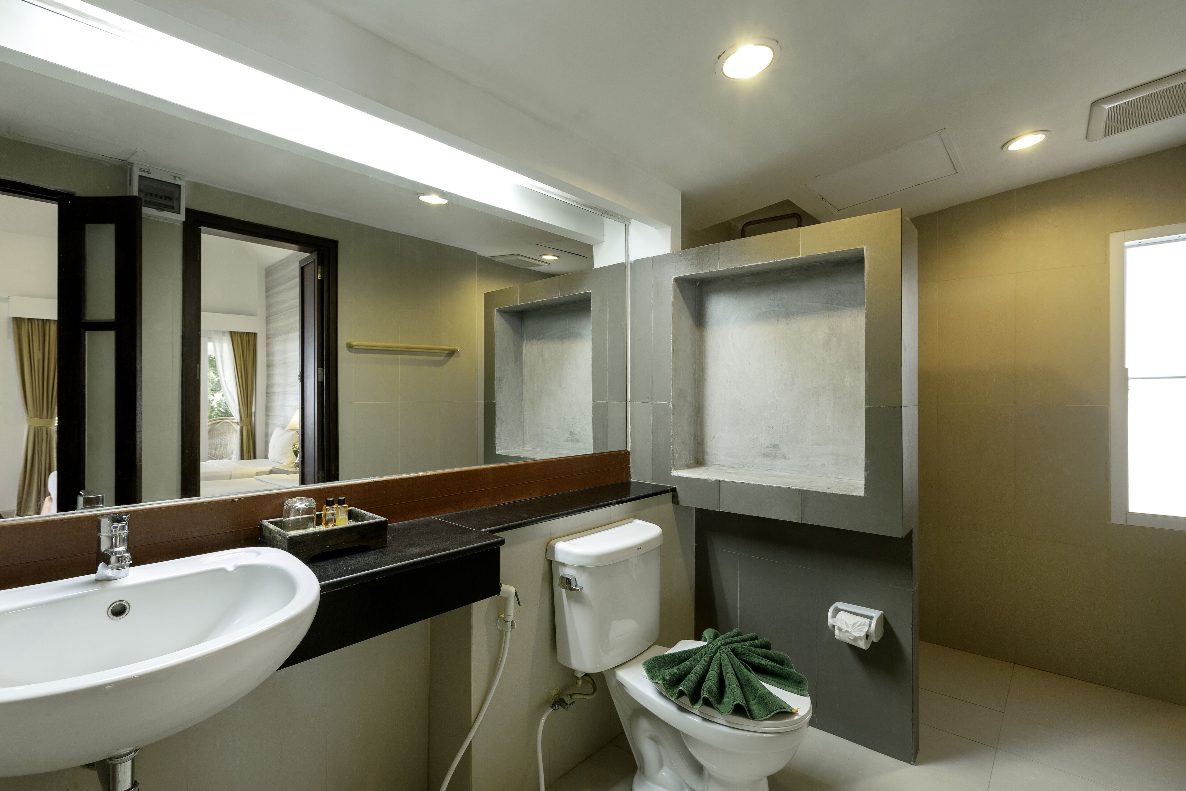 superior double or twin room | bathroom | shower, free toiletries, towels