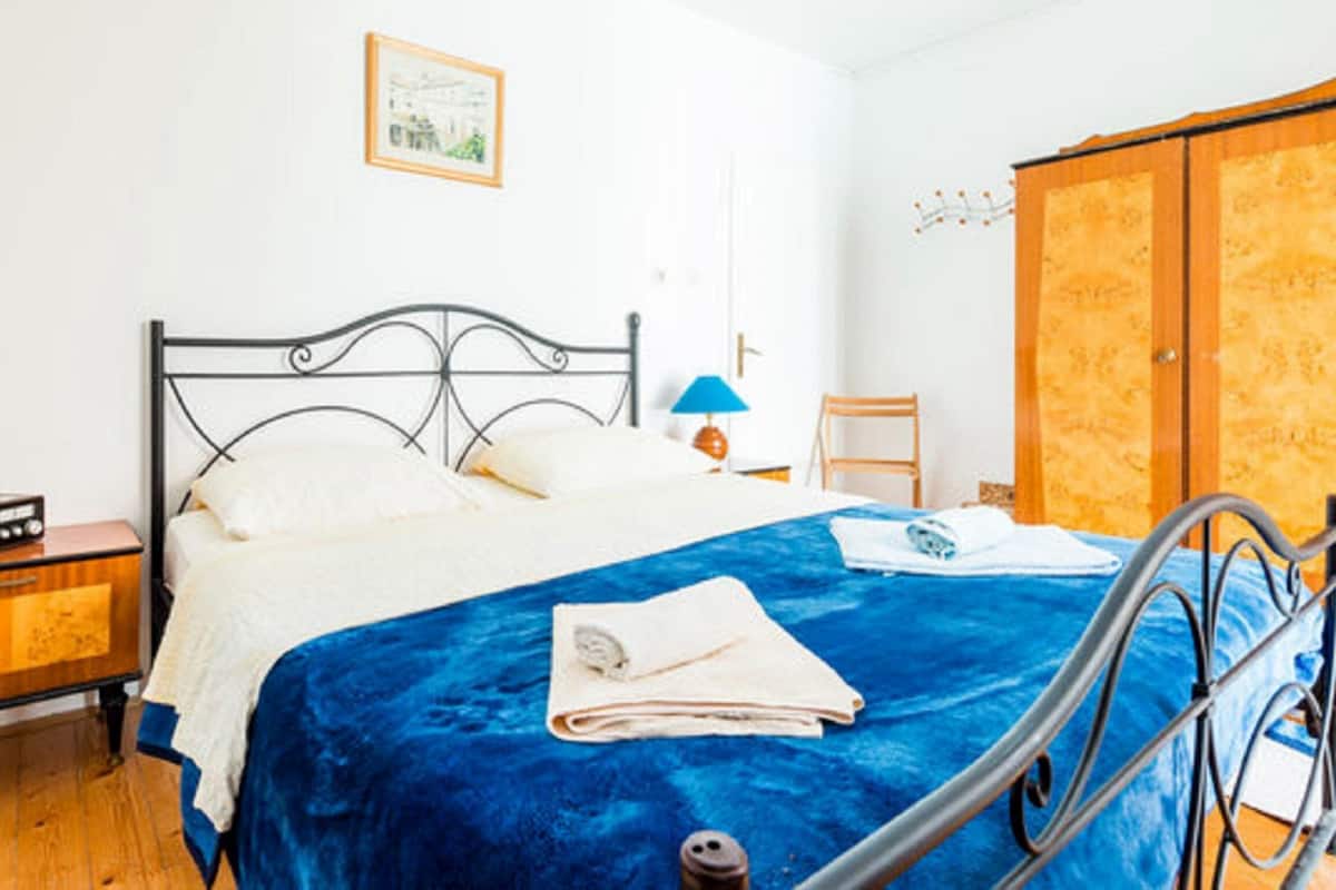 Roupas de cama premium, Wi-Fi de cortesia, roupa de cama