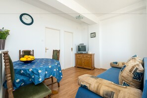 Apartamento standard, 1 quarto, sacada | Sala de estar