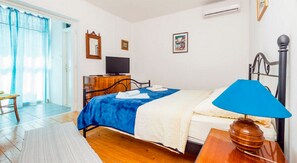 Double Room with Shared Terrace | Biancheria da letto di alta qualità, Wi-Fi gratuito, lenzuola