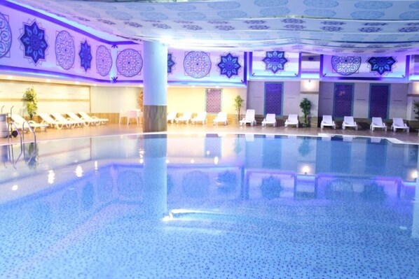 4 indoor pools, pool loungers