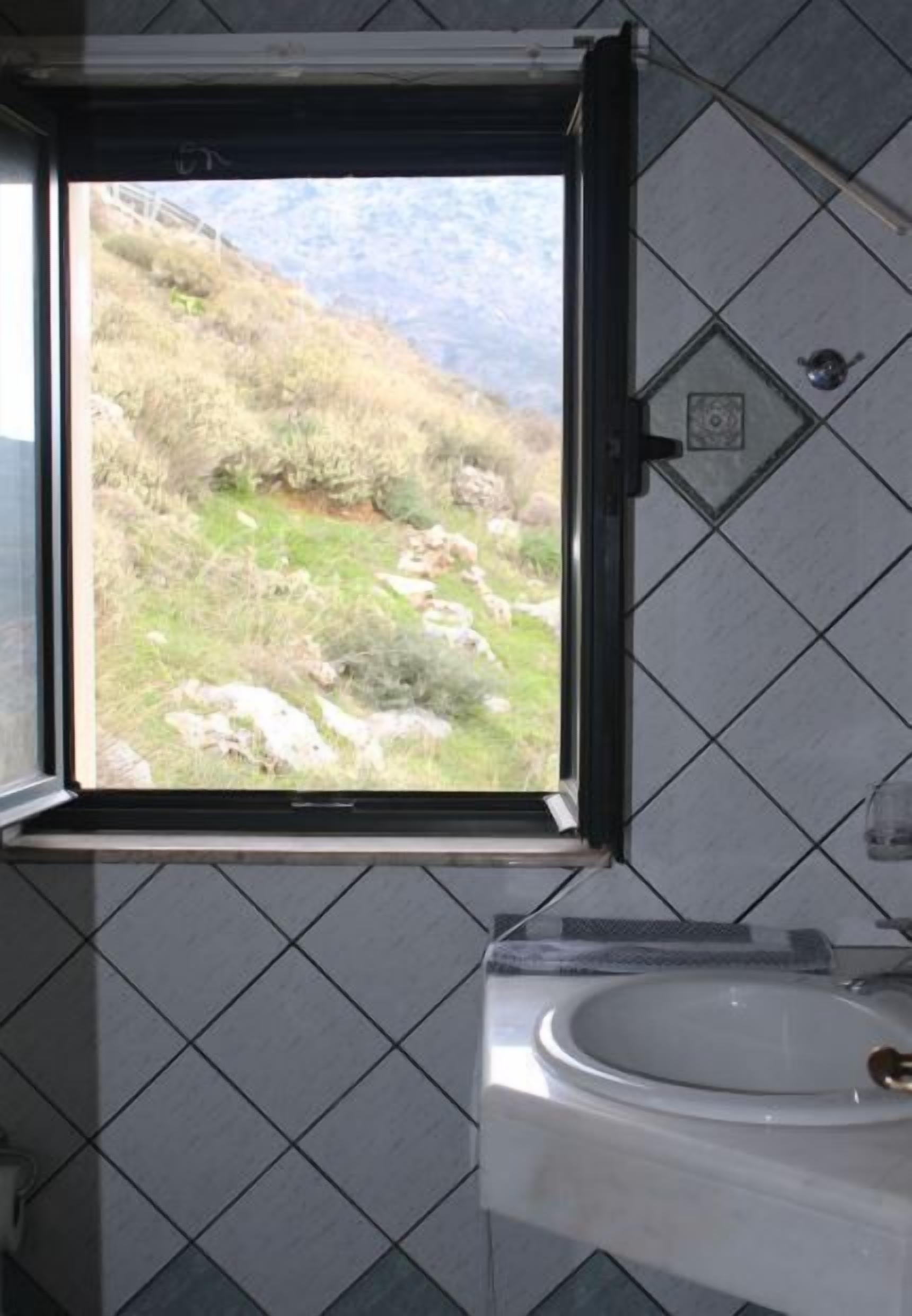 cottage | bathroom sink