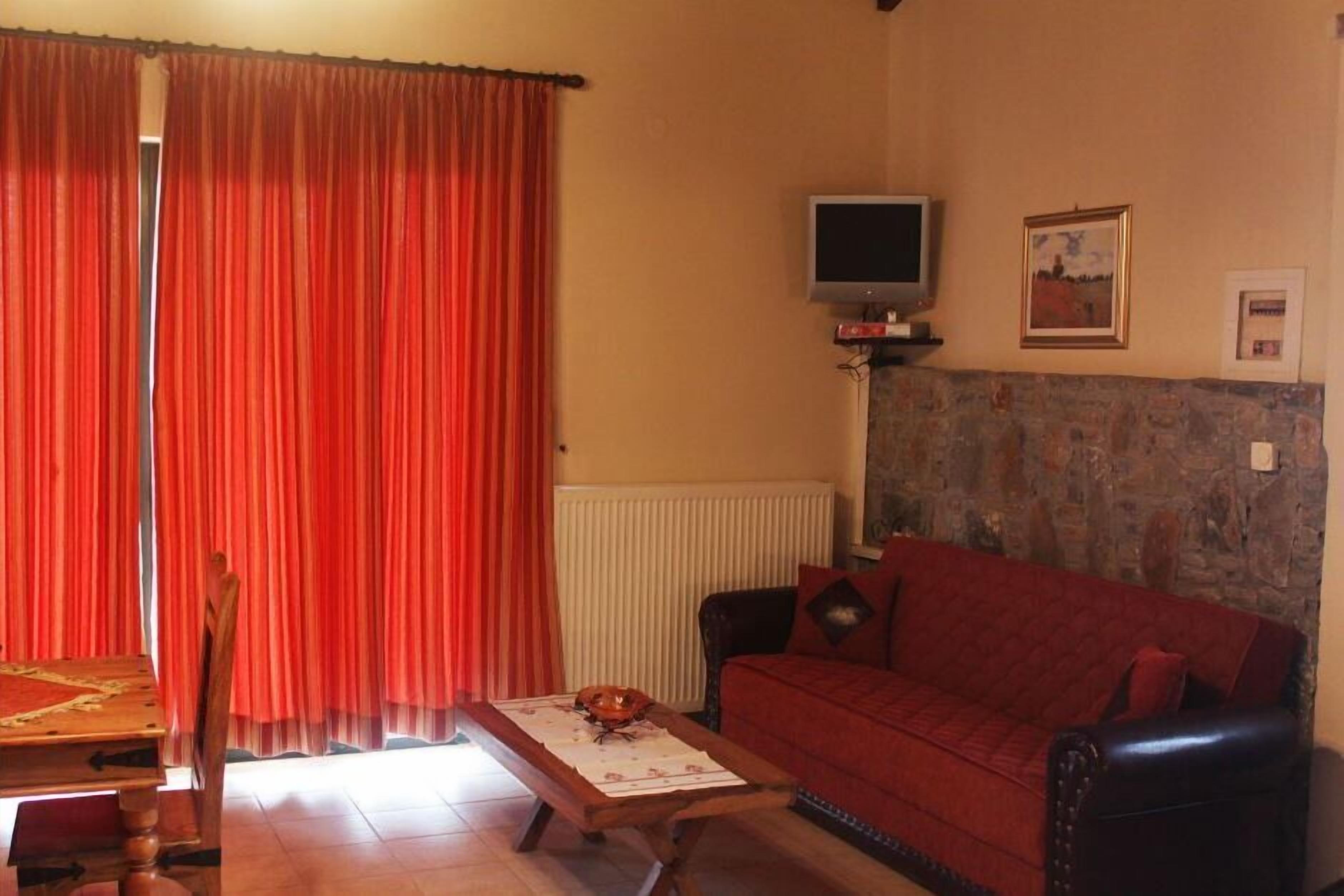 cottage | living room | 24-inch flat-screen tv with satellite channels, tv, fireplace