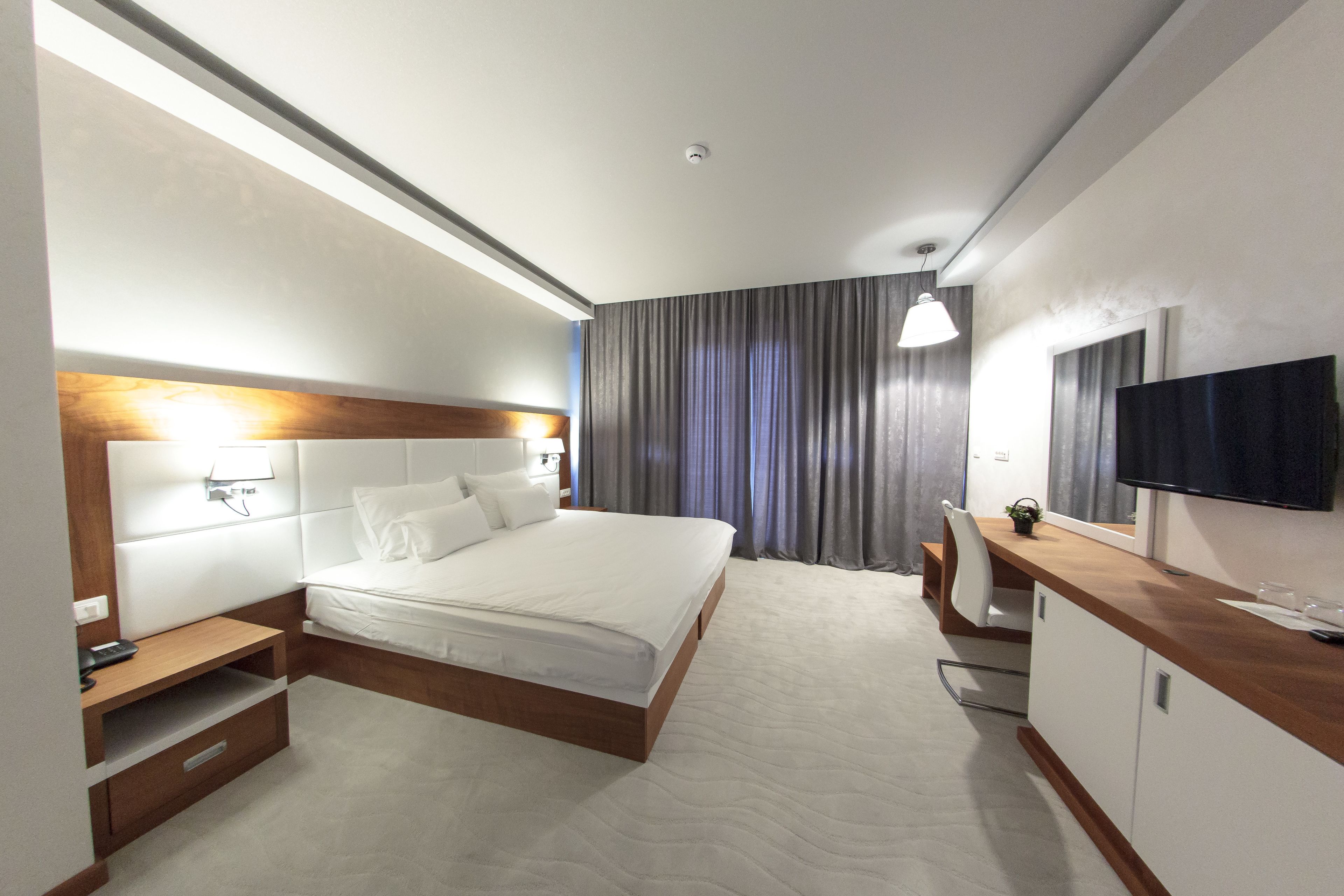 superior double room, balcony | premium bedding, minibar, in-room safe, desk