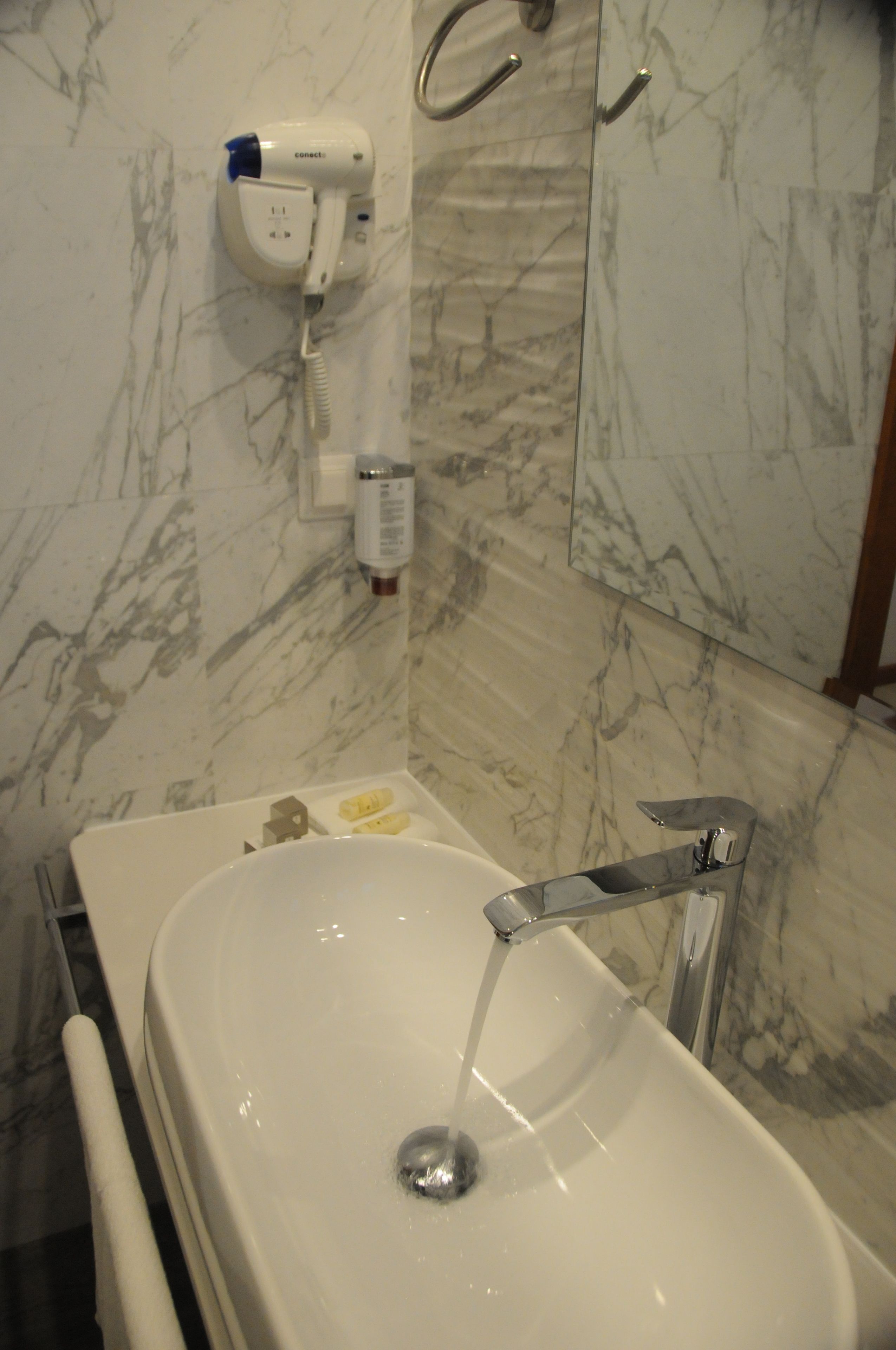 superior double room, balcony | bathroom | shower, free toiletries, dressing gowns, towels