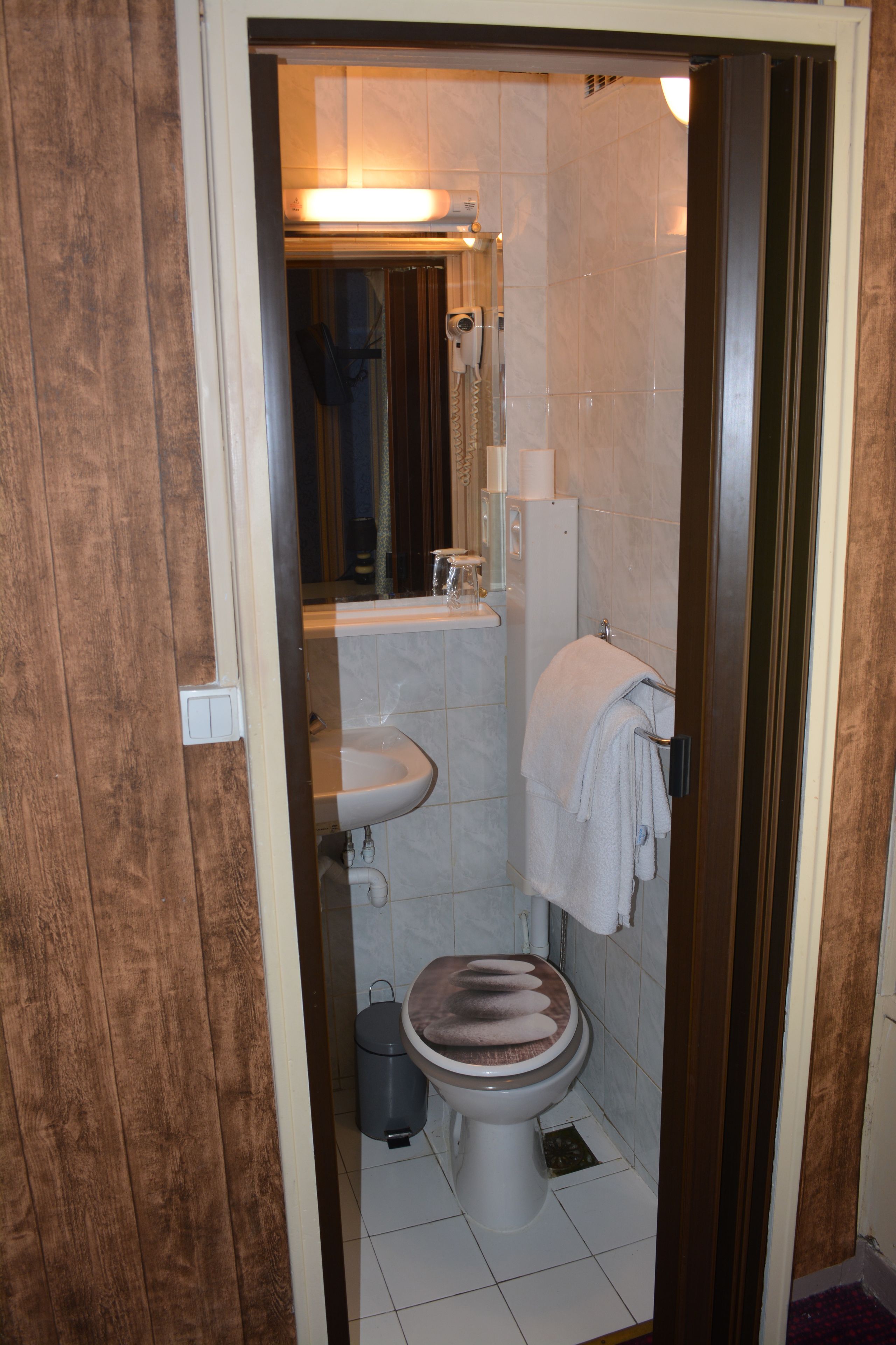 Photo - Hôtel Stanislas sans ascenseur