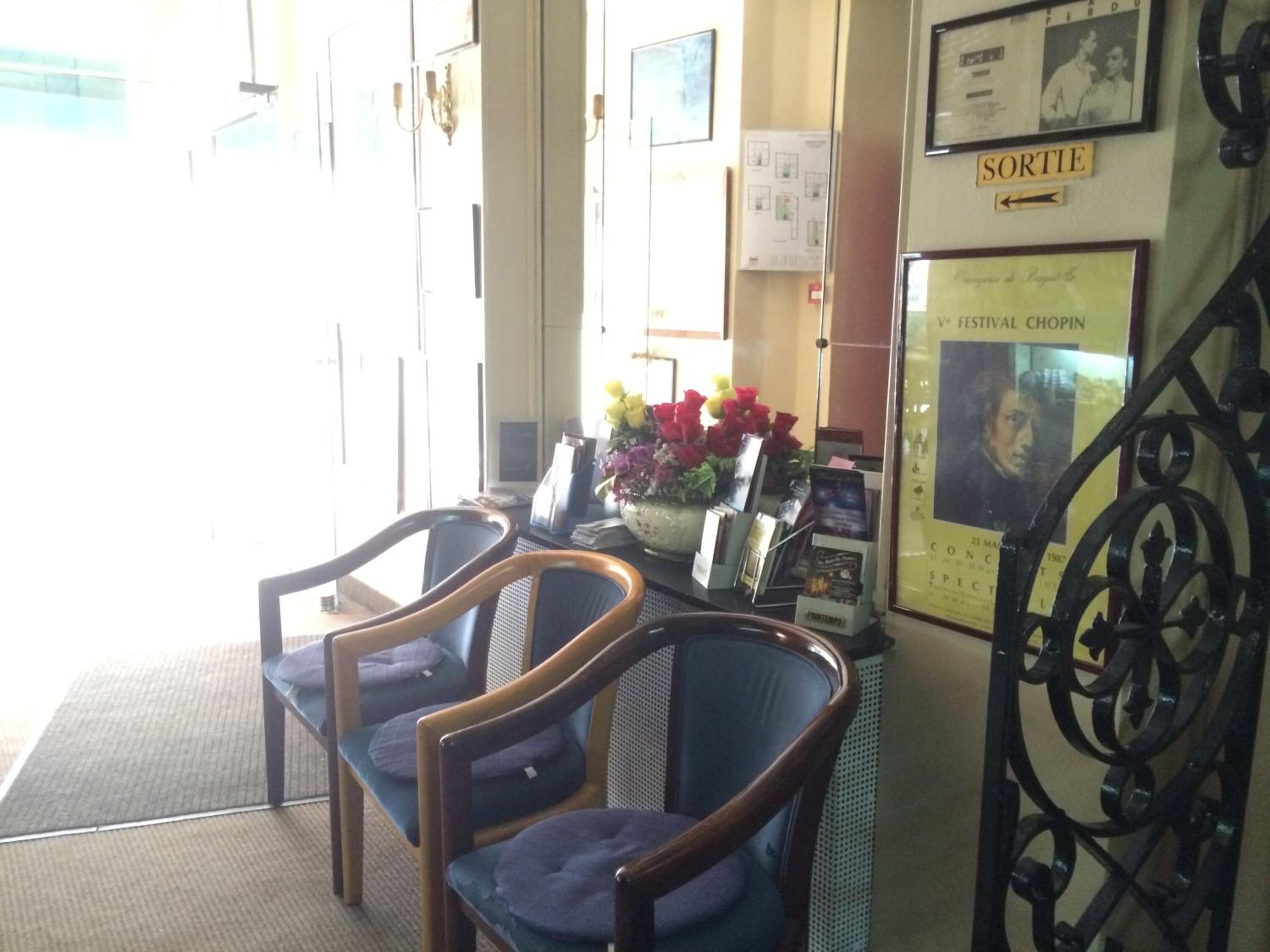 Photo - Hôtel Stanislas sans ascenseur