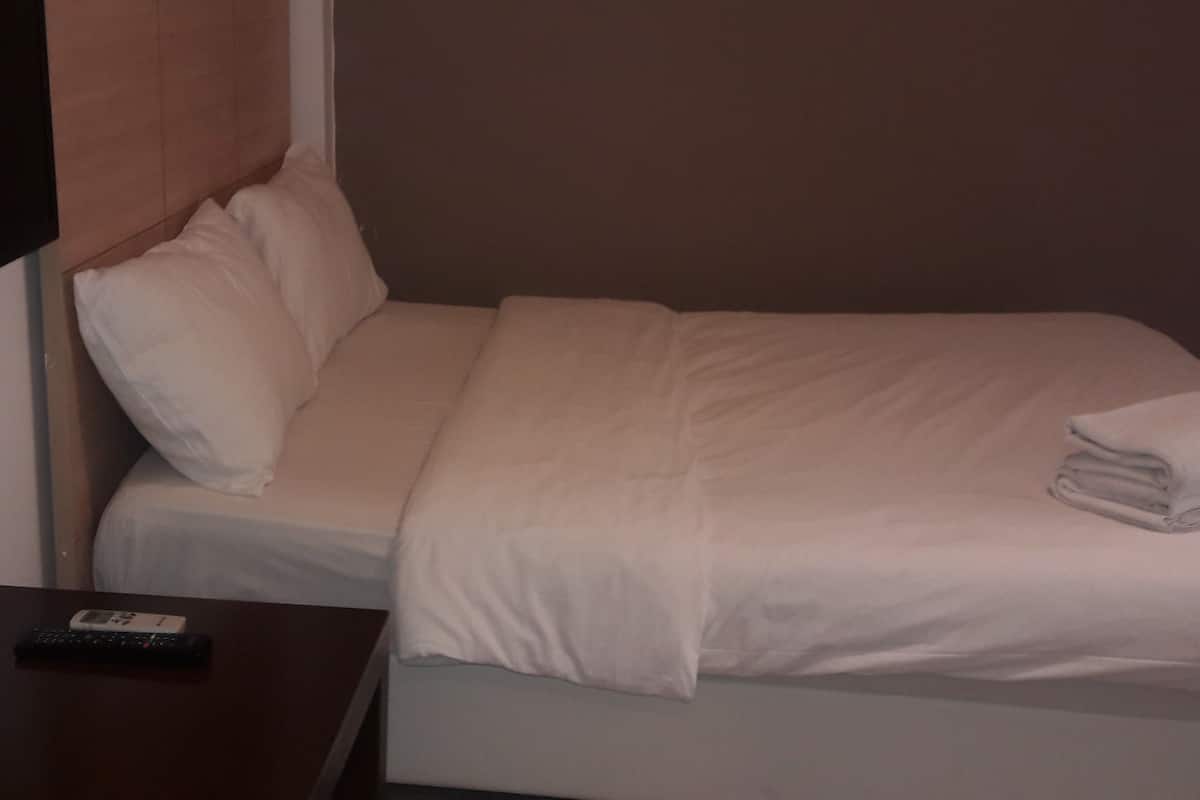 Premium bedding, blackout curtains, iron/ironing board (on request)