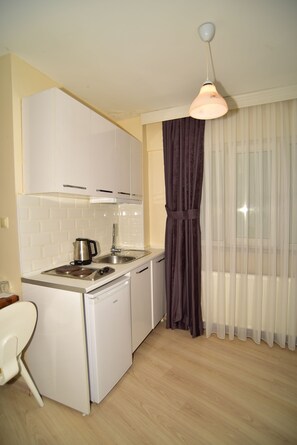 Economy Family Apart | Premium bedding, blackout drapes, iron/ironing board, free WiFi - Hotel Liva Suite (Istanbul)