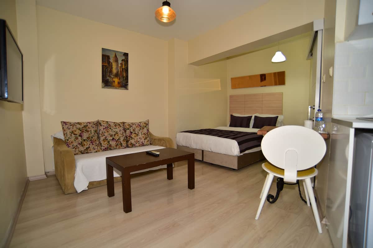 Premium bedding, blackout curtains, iron/ironing board (on request)