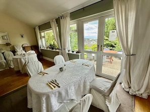 Casa Prestigio, baño en la habitación, vista al mar | Restaurante