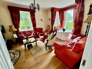 Signature House, Ensuite, Sea View | Lounge - Robin Hill House (Cobh)