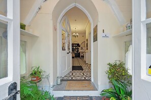 Front of property - Robin Hill House (Cobh)