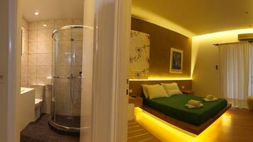 Deluxe Room, 1 Bedroom | In-room safe, individually decorated, individually furnished, desk