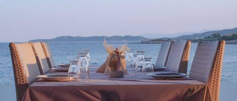 Frühstück, Mittagessen, internationale Küche, Blick auf den Strand