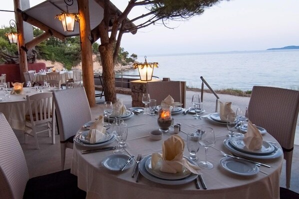 Frühstück, Mittagessen, internationale Küche, Blick auf den Strand