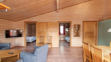 Cottage, 2 Bedrooms | Desk, soundproofing, free wired internet
