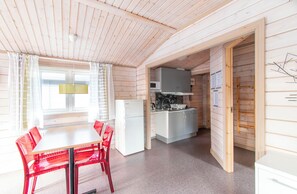 Cottage, 2 slaapkamers | Privékitchenette | Kookgerei, borden en bestek