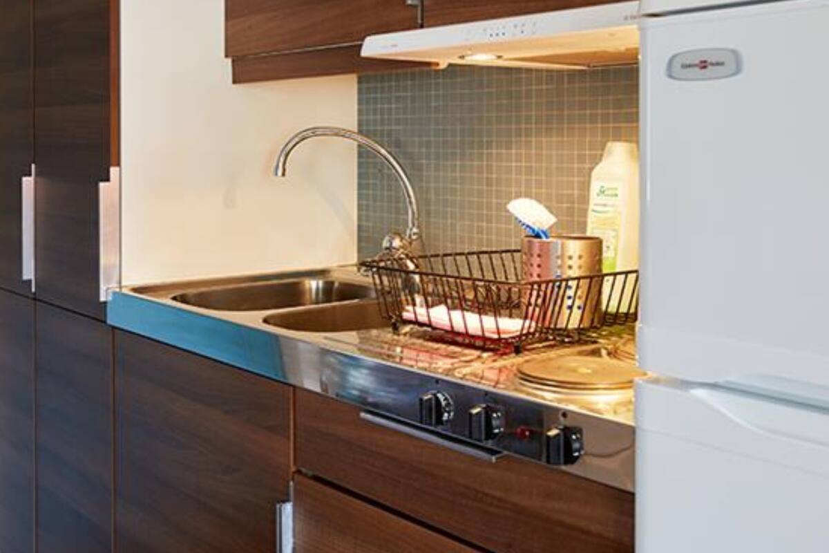 cottage, 2 bedrooms | private kitchenette | cookware/dishes/utensils