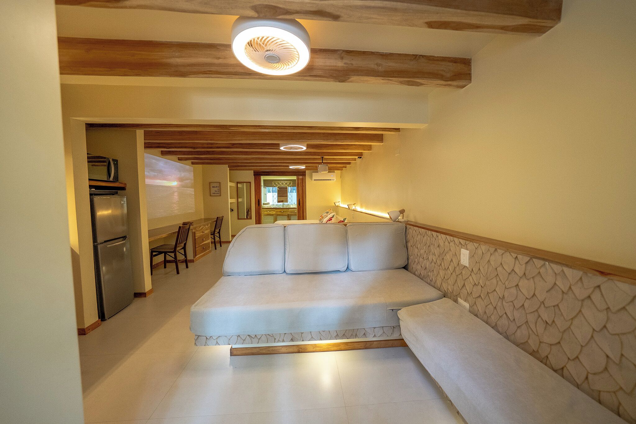 32-inch flat-screen tv with cable channels, tv