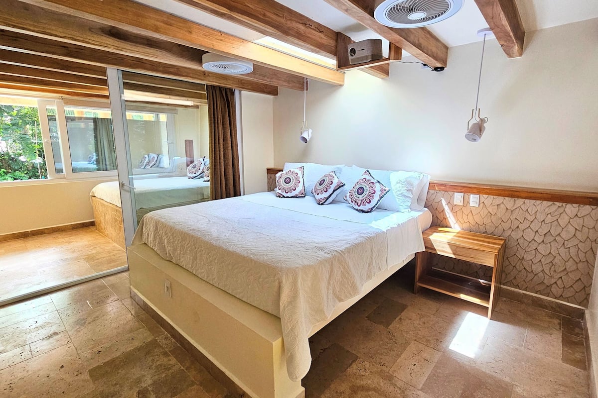 Family Room | Premium bedding, minibar, in-room safe, blackout drapes