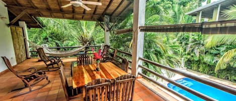 Superior-Apartment, Küche, Gartenblick | Ausblick vom Zimmer