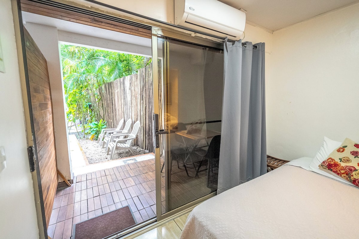 Classic Triple Room, Poolside