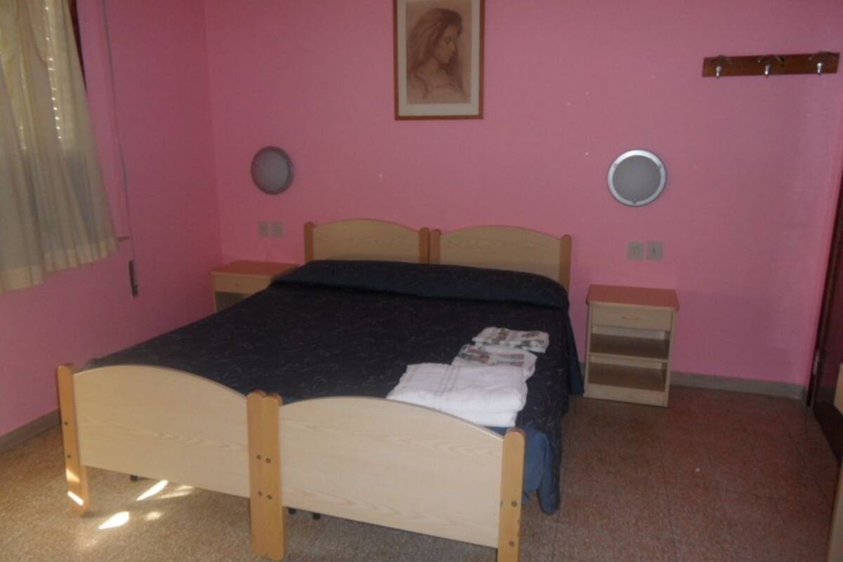 Double Room | Rollaway beds, free WiFi