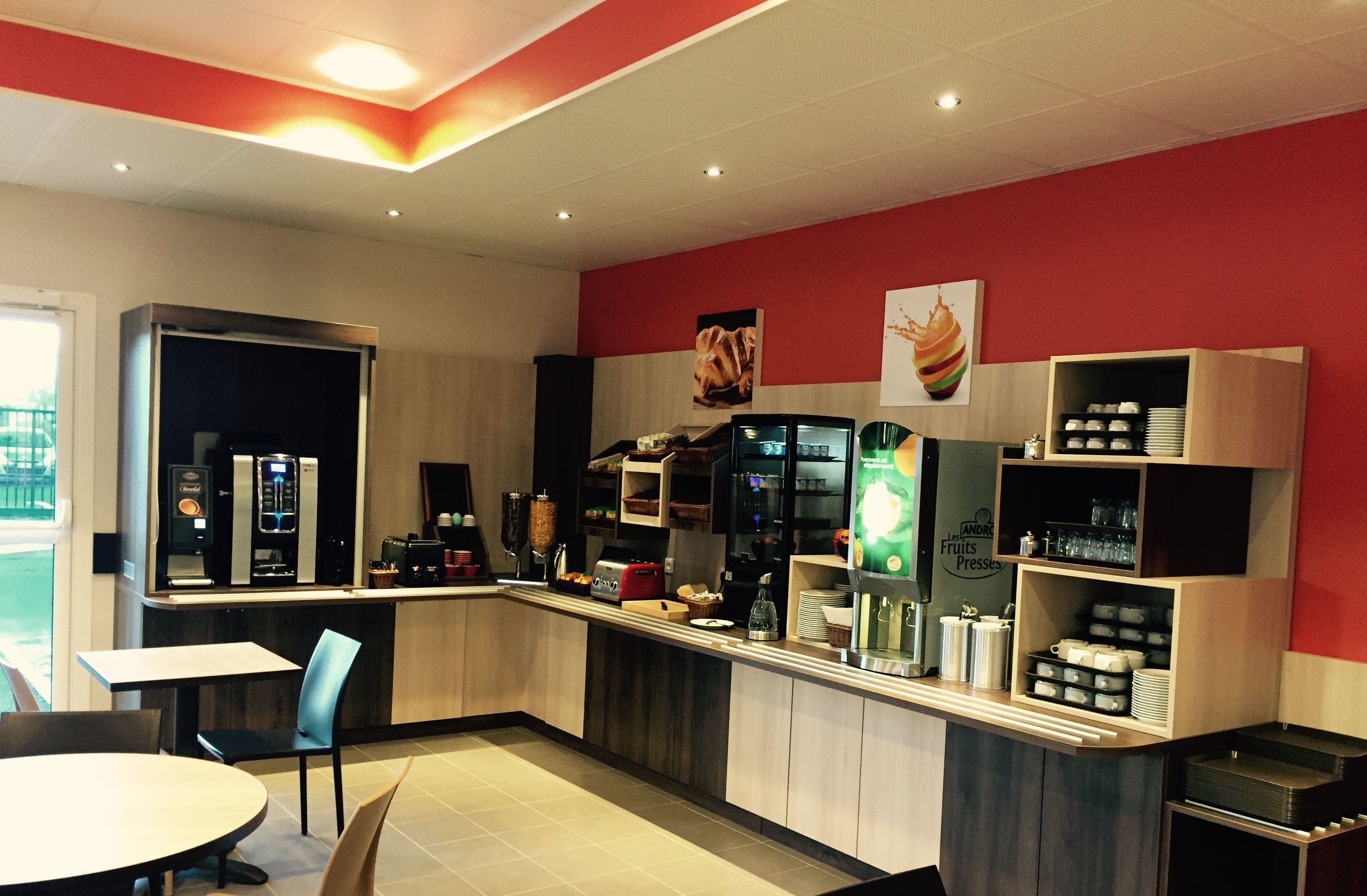 daily cooked-to-order breakfast (eur 8.9 per person)