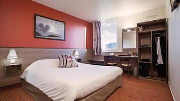 Standard Double Room | Desk, soundproofing, iron/ironing board, free WiFi