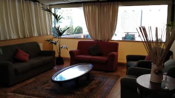 Coin salon dans le hall