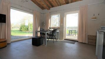Panoramic Studio, 1 Queen Bed, Garden View (Framboos)