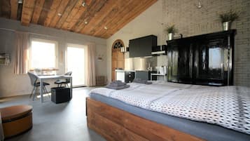 Panoramic Studio, 1 Queen Bed, Garden View (Framboos)