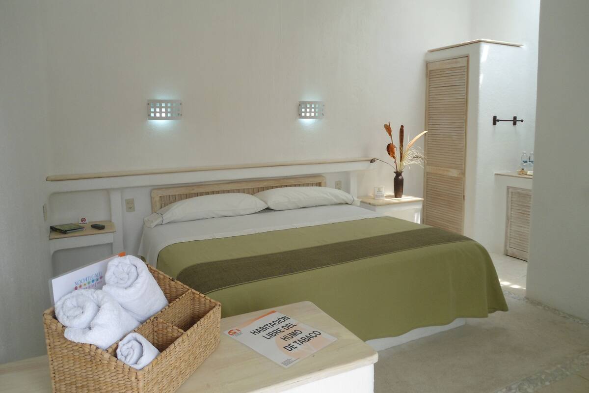 standard room, 1 king bed | desk, rollaway beds, free wifi, bed sheets