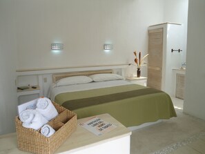 Standard Room, 1 King Bed | Desk, rollaway beds, free WiFi, bed sheets - Hotel Boutique D' Paola (Valle de Bravo)