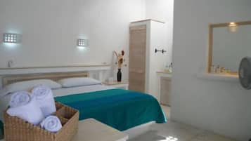 Habitación estándar, 1 cama King size | Escritorio, camas extra, wifi gratis y ropa de cama