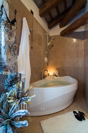 Suite, Jetted Tub | Jetted tub - Relax&Venice (Quarto d'Altino)
