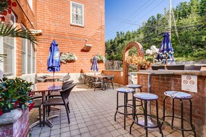Terrace/patio - Le Grand Hôtel (Baie Comeau)