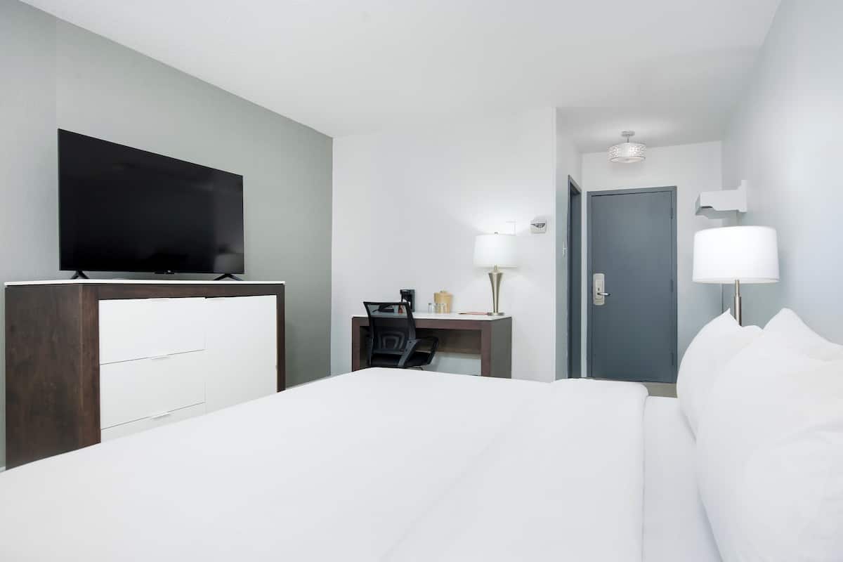 Superior Room, 1 King Bed, Annex Building | Desk, iron/ironing board, free WiFi, bed sheets