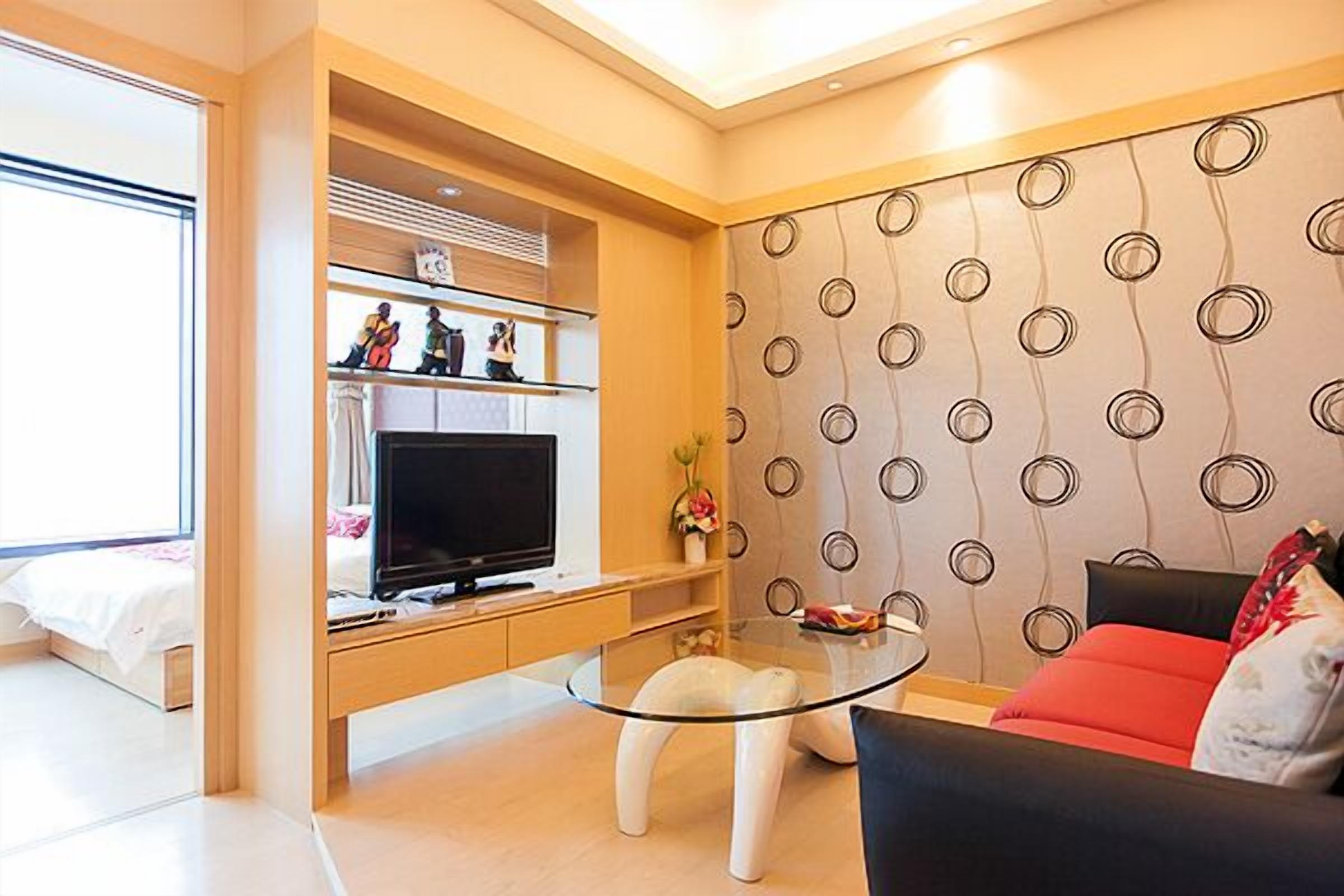 Double Room (with Street View) | Living area | 37-inch LED TV with cable channels, TV