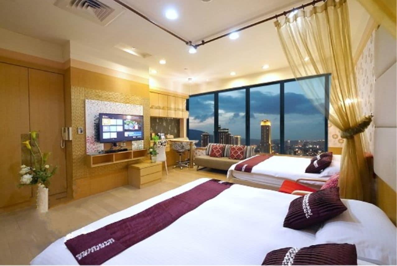 quadruple room | premium bedding, down duvets, blackout curtains, soundproofing