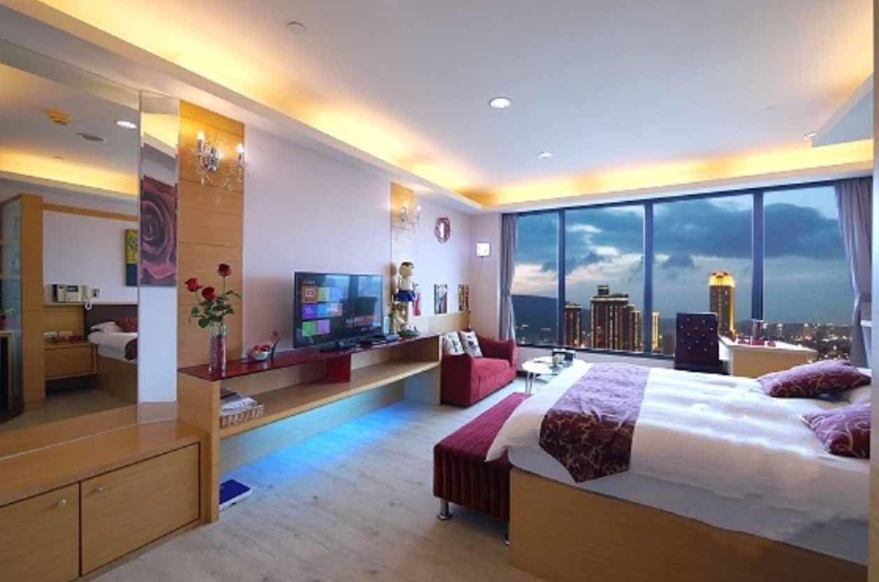 double room (with street view) | living area | 37-inch led tv with cable channels, tv
