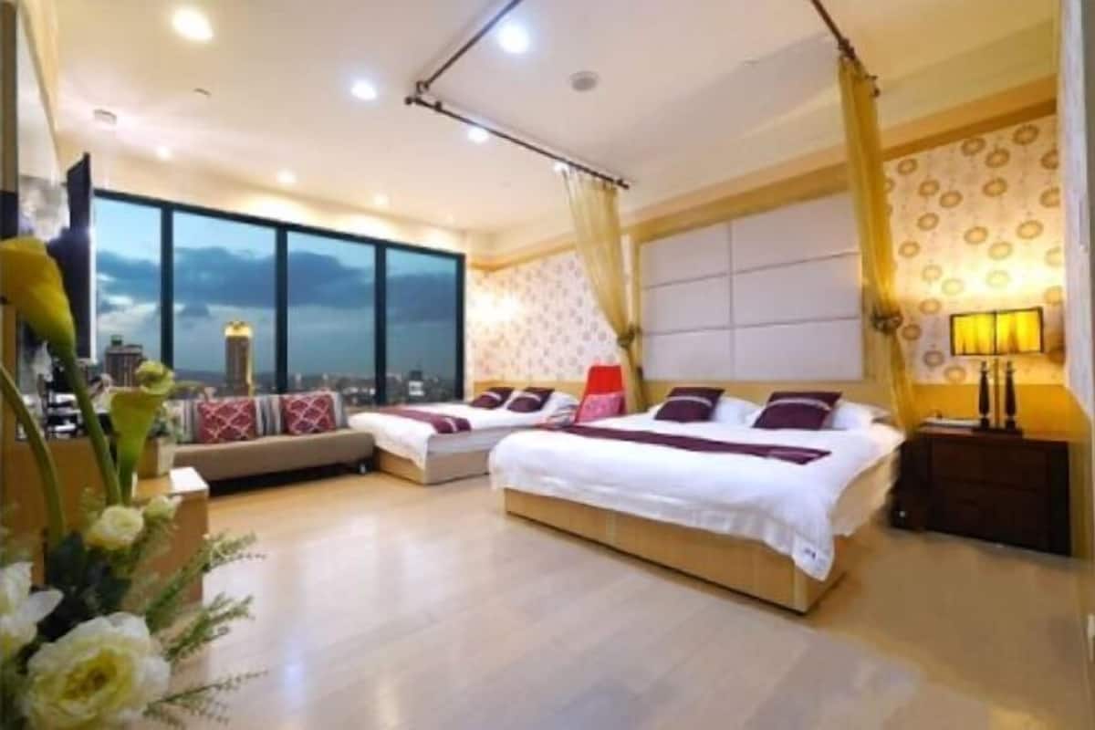 Quadruple Room | Premium bedding, down comforters, blackout drapes, soundproofing